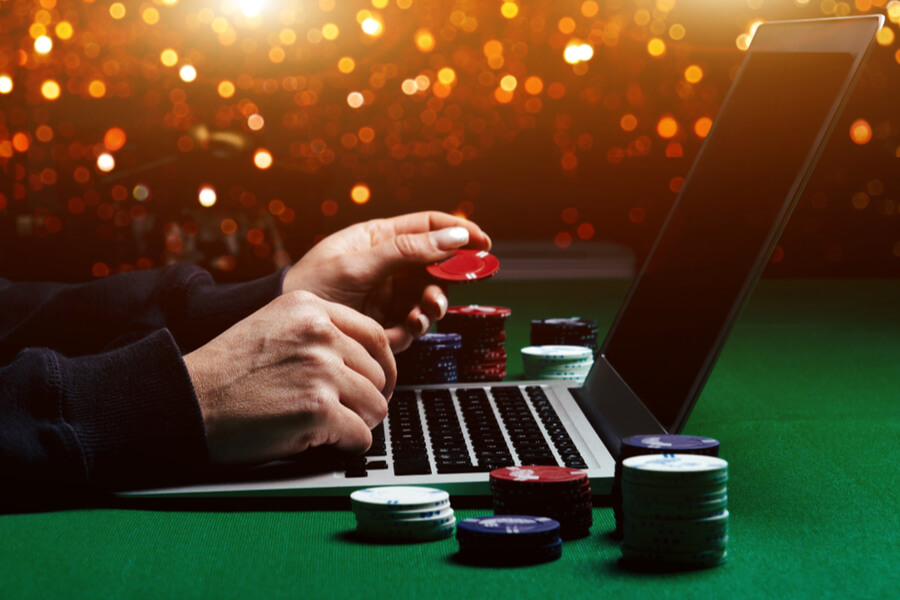 playing live casinos online on laptop with chips